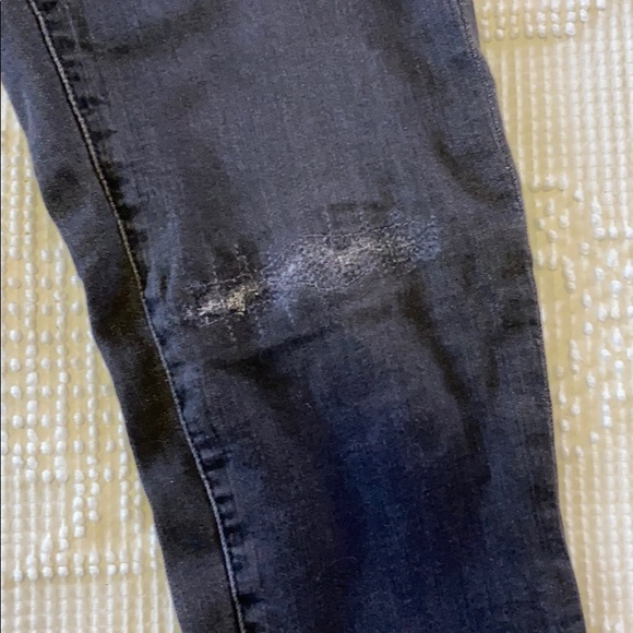 AG “The Stevie Ankle Petite” Distressed Denim - Picture 3 of 7